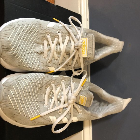 adidas training sneakers women's size 8 - Picture 3 of 3